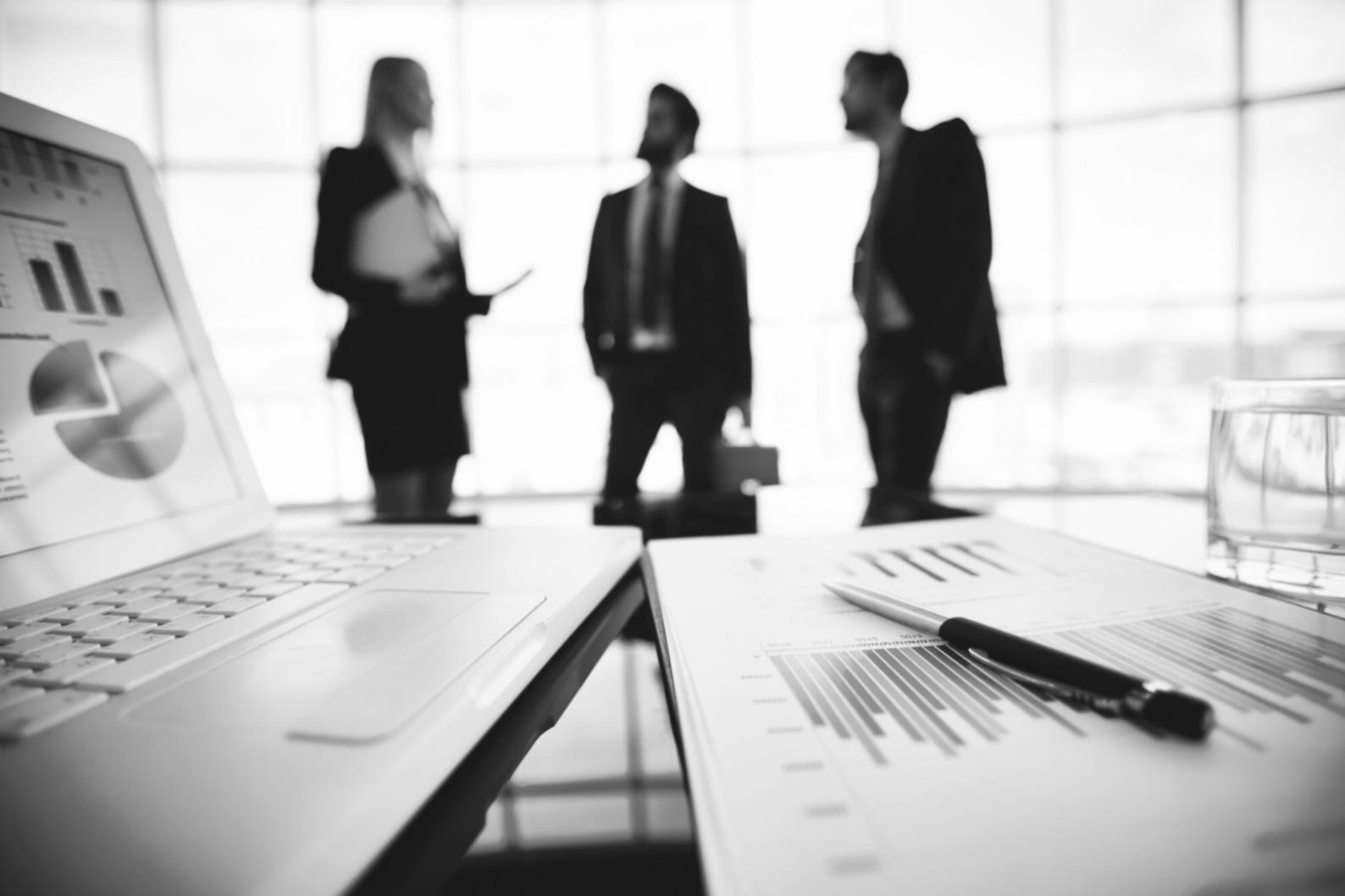 Sesión de trabajo colaborativo en aula de formación